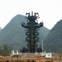 貴州省獨(dú)山縣-銅雕柱子-高36米